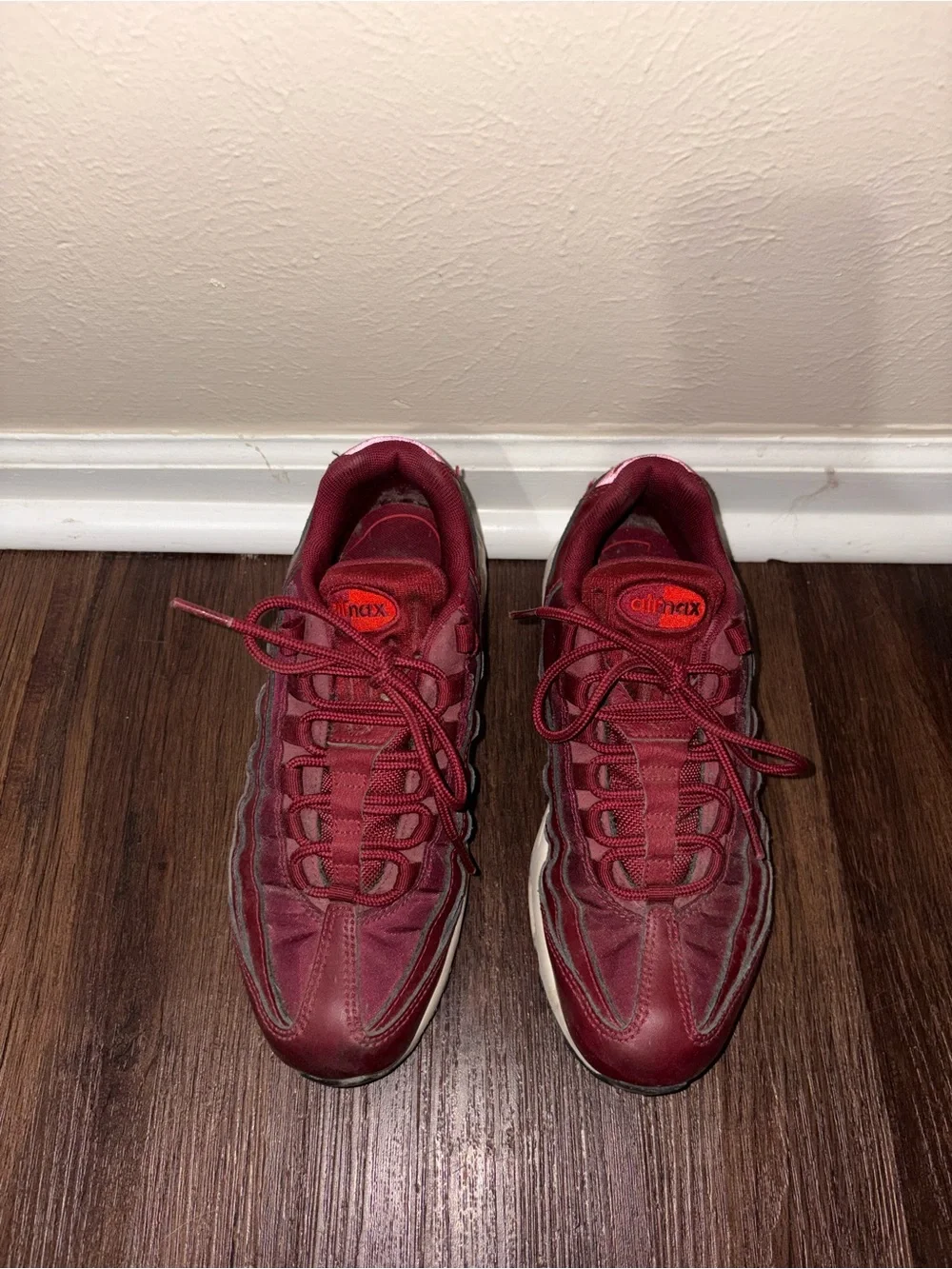 Nike Air Max 95 Sneakers Burgundy Women’s
